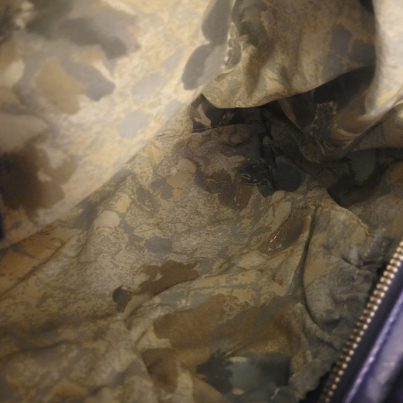 Elliott Lucca Handbag and Wallet - Picture 13 of 15